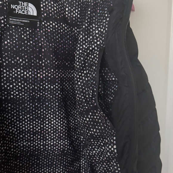 The North Face Women's Black Puffer Jacket - Picture 5 of 6